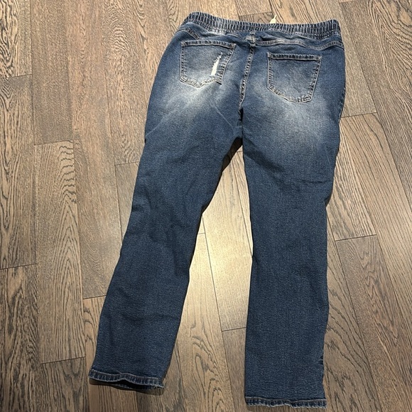 Bluenotes Distressed jogger style jeans - Picture 12 of 12
